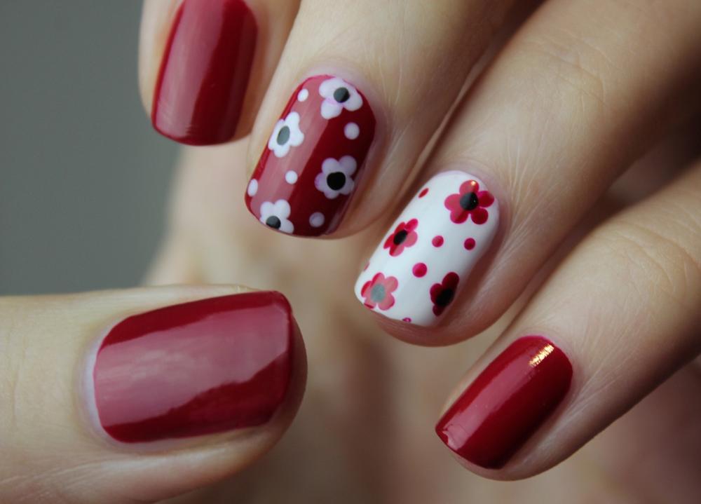 Red nails